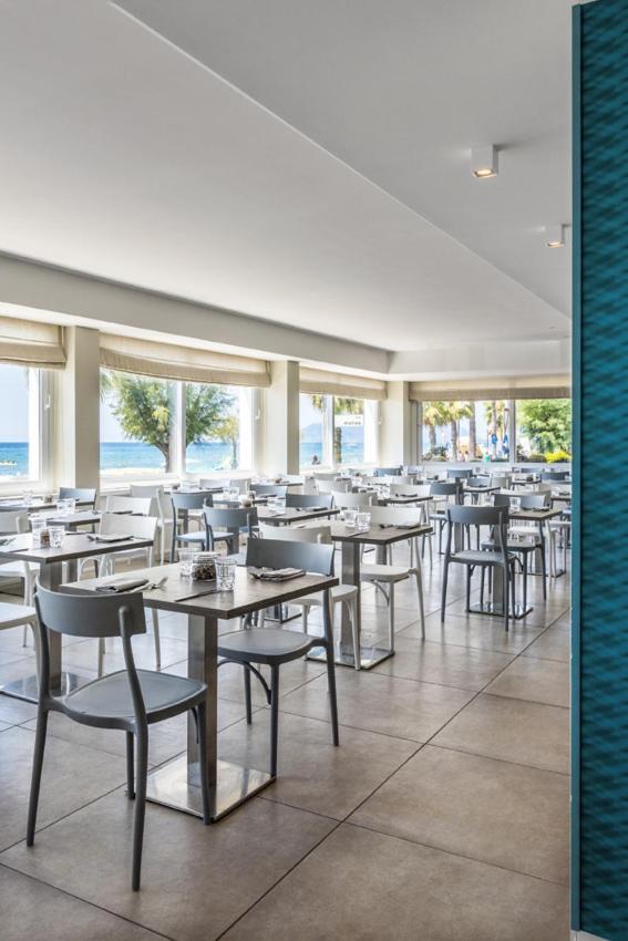 Hotel Ristorante Centosedici 泰拉奇纳 外观 照片