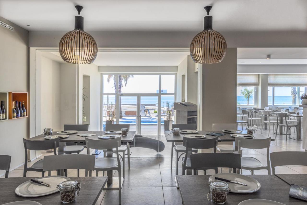 Hotel Ristorante Centosedici 泰拉奇纳 外观 照片